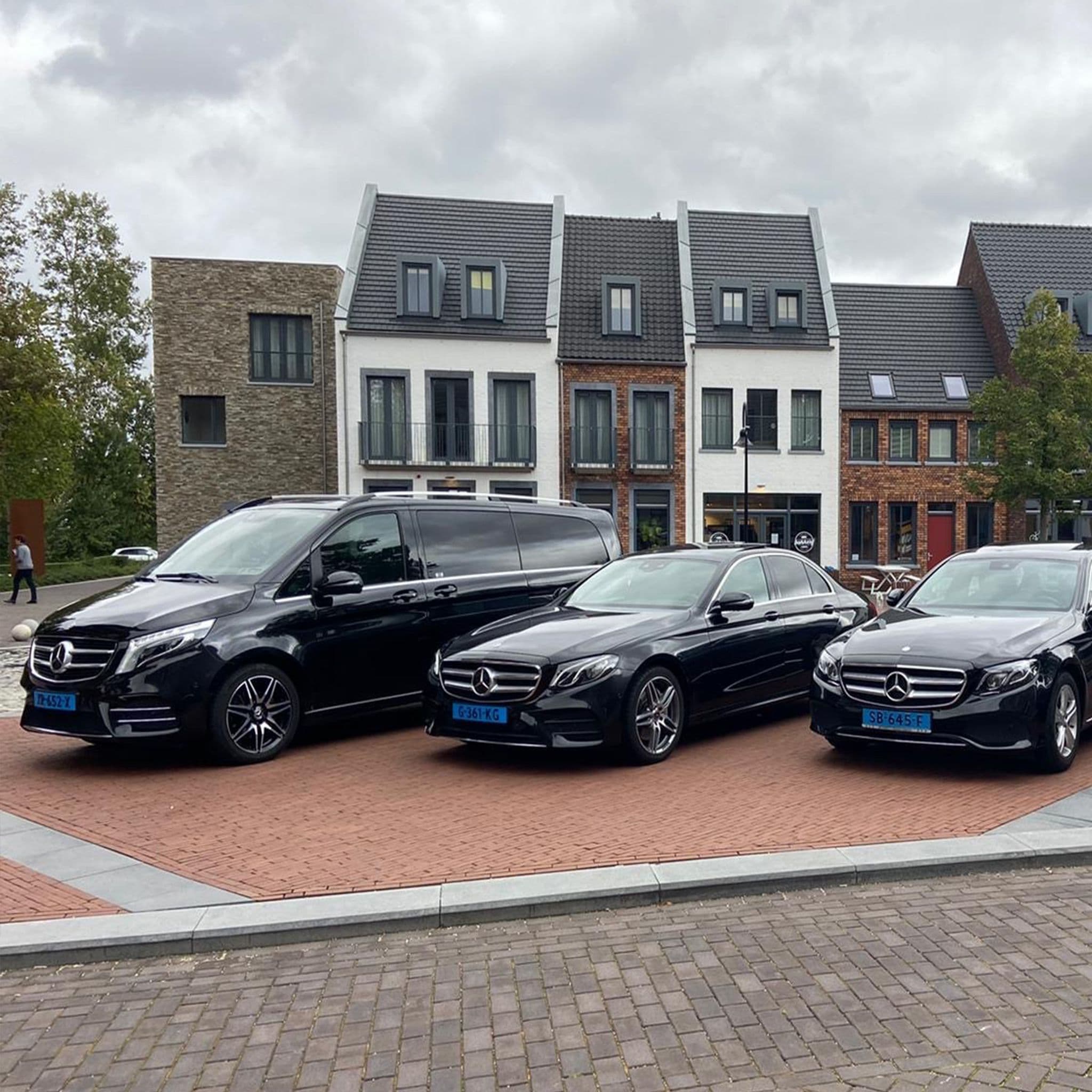 De Mercedes-vloot van Taxi Oss Centraal — luchthaven- en taxivervoer in Oss